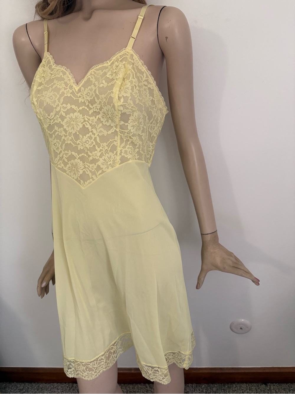 Vintage 1950s 60s Vanity Fair Delicate Lace Lingerie Slip